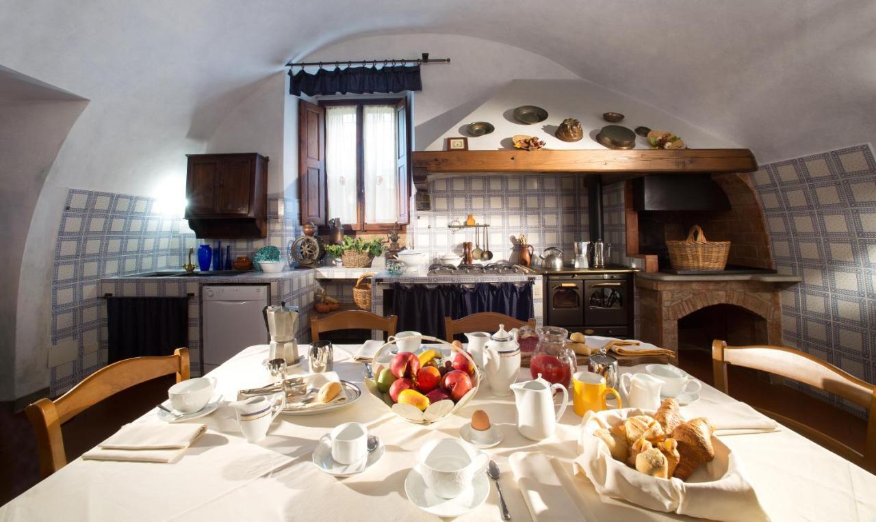 La Canonica Di Cortine Pensionat Barberino di Val dʼElsa Exteriör bild